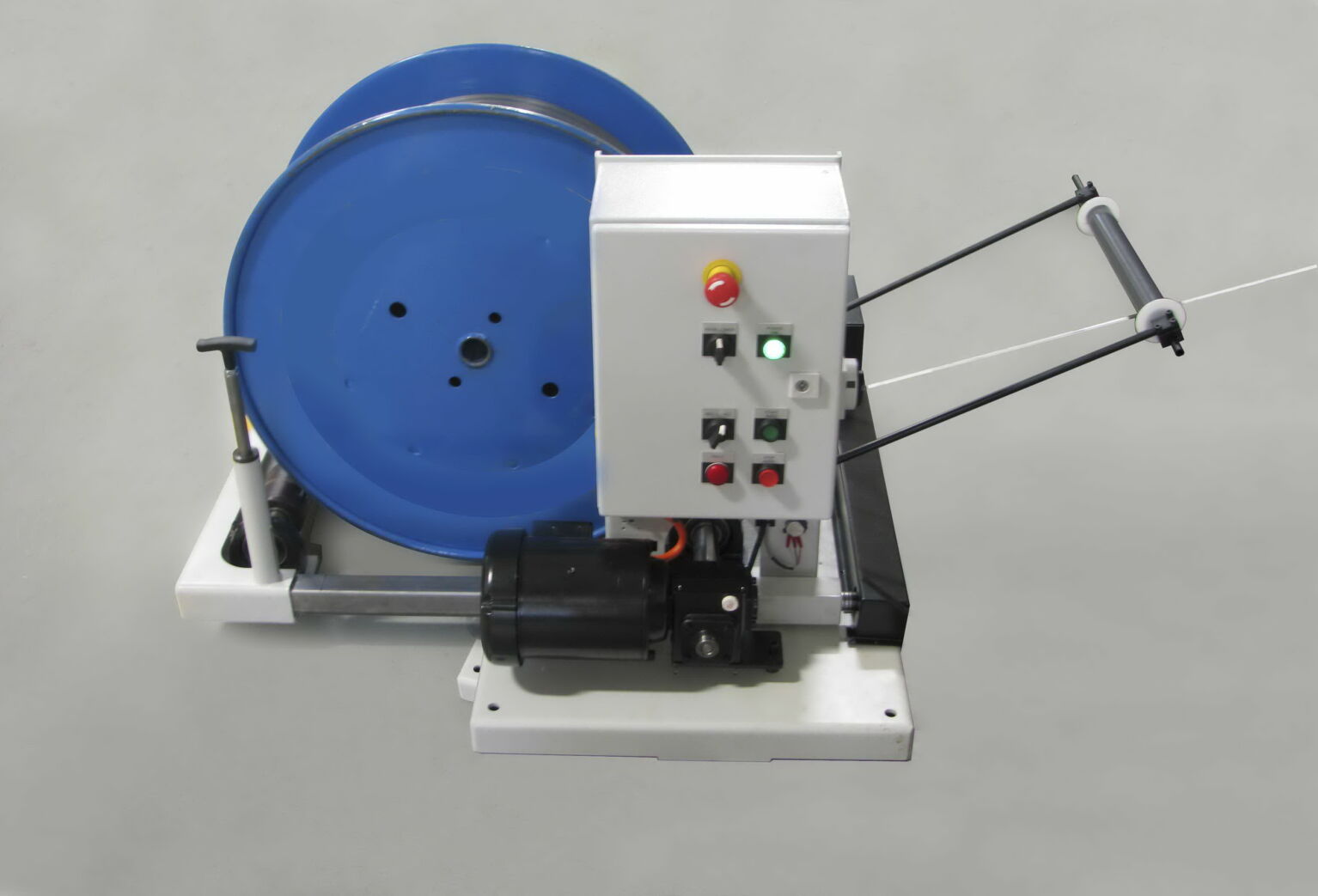 Vertikaler DrahtabwicklerTSR-D mit Spule.jpg